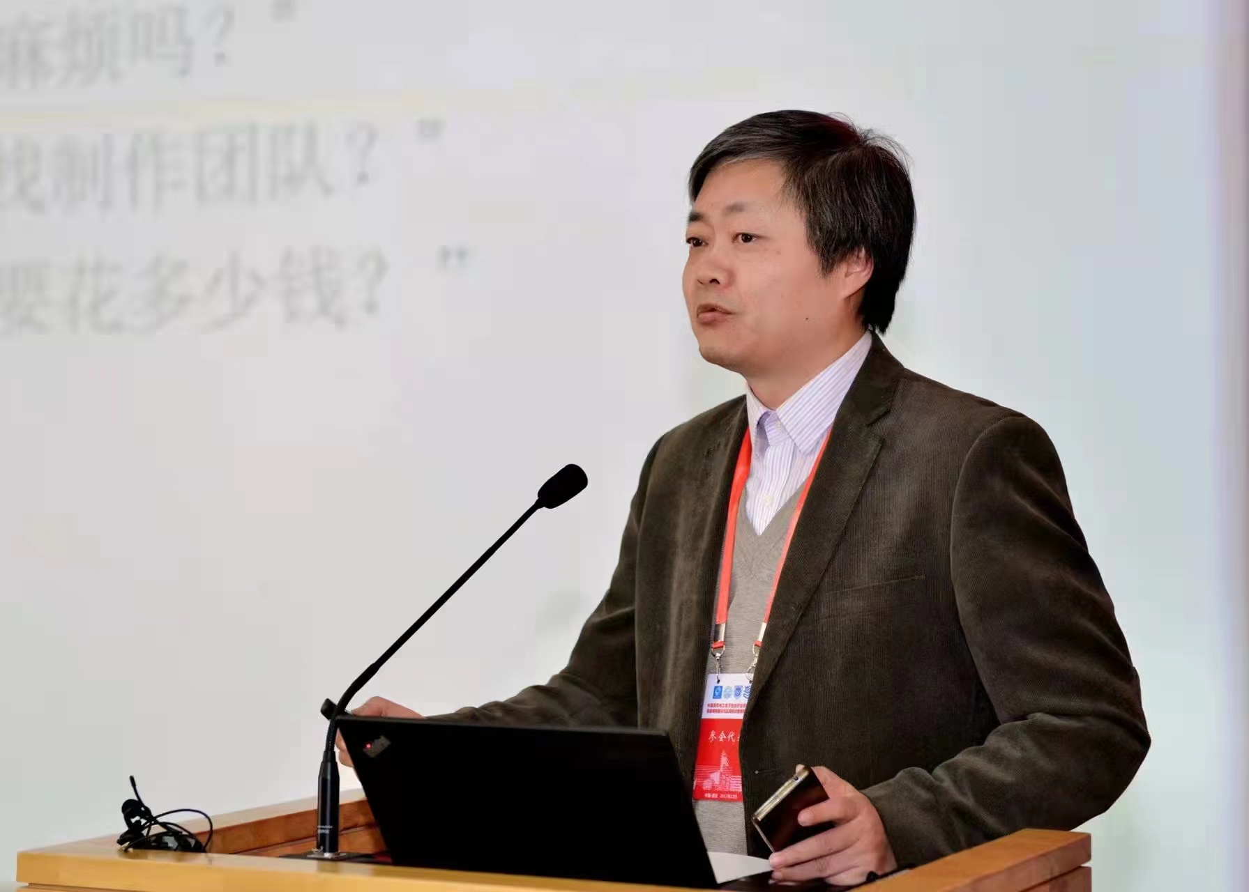 以你为镜：平凡相伴里的微光——记东南大学杰出教学奖获得者、信息科学与工程学院孟桥教授